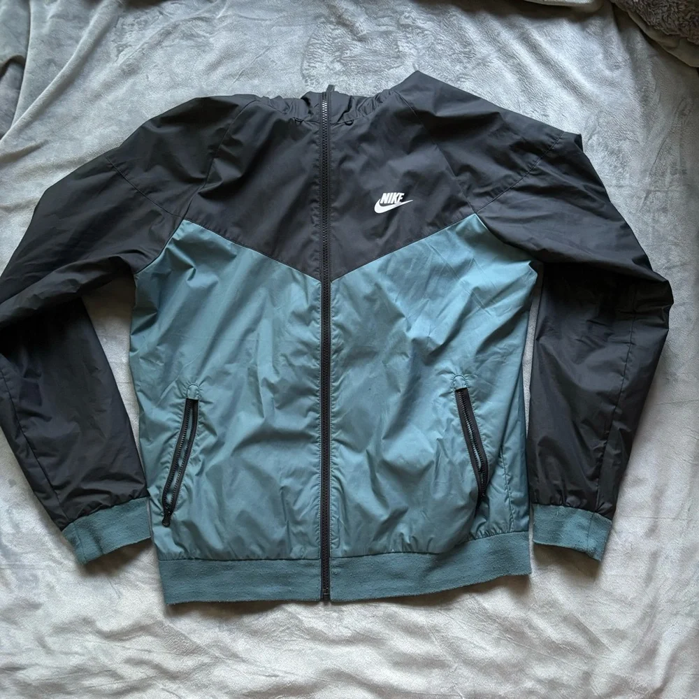 Nike Jacket - Picture 1 of 9